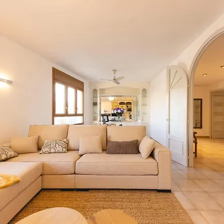 Bravissimo El Lleo, Bright 4-bedroom Apartment Girona
