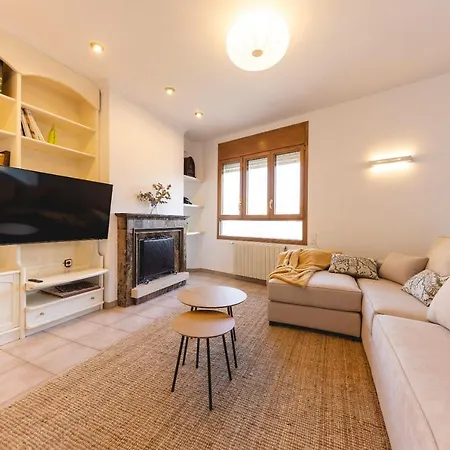 Bravissimo El Lleo, Bright 4-bedroom Apartment *