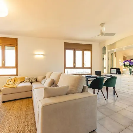 Bravissimo El Lleo, Bright 4-bedroom *