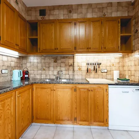 Bravissimo El Lleo, Bright 4-bedroom Apartment Girona